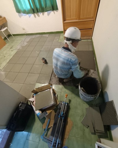 高雄磁磚膨拱修復, 高雄地面粉光, 高雄房屋修繕. 高雄地磚膨拱, 高雄泥作粉光, 高雄磁磚隆起, 高雄土水師傅, 高雄土水師